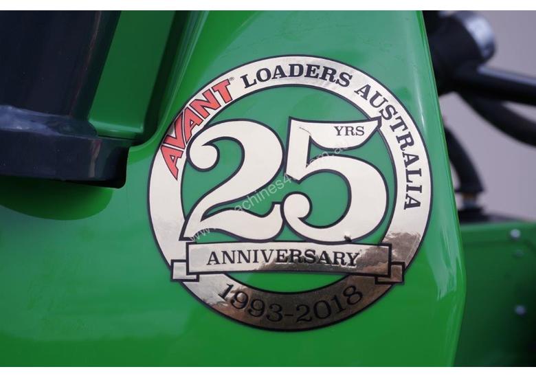 caption Avant 528 Mini Loader W/ 4 in 1 Bucket