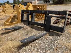 PALLET FORKS TO SUIT CAT 950/966/972  - picture0' - Click to enlarge