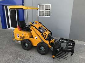 Mini Loader 21hp Diesel with 4 in 1 Bucket, Grapple and Forks - picture0' - Click to enlarge