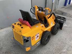 Mini Loader 21hp Diesel with 4 in 1 Bucket, Grapple and Forks - picture2' - Click to enlarge