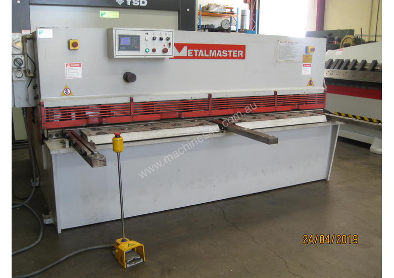 caption Metalmaster 2500mm x 4mm Hydraulic Guillotine, Power Bgauge