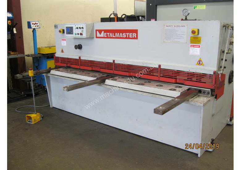 caption Metalmaster 2500mm x 4mm Hydraulic Guillotine, Power Bgauge