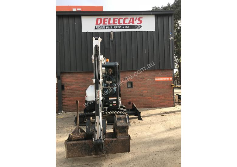 caption Bobcat E35 low hours