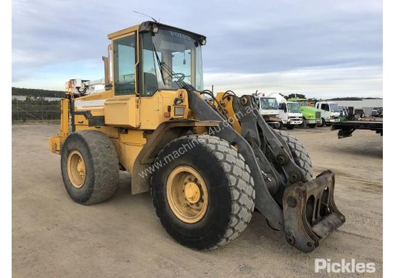caption 1997 Volvo L70C