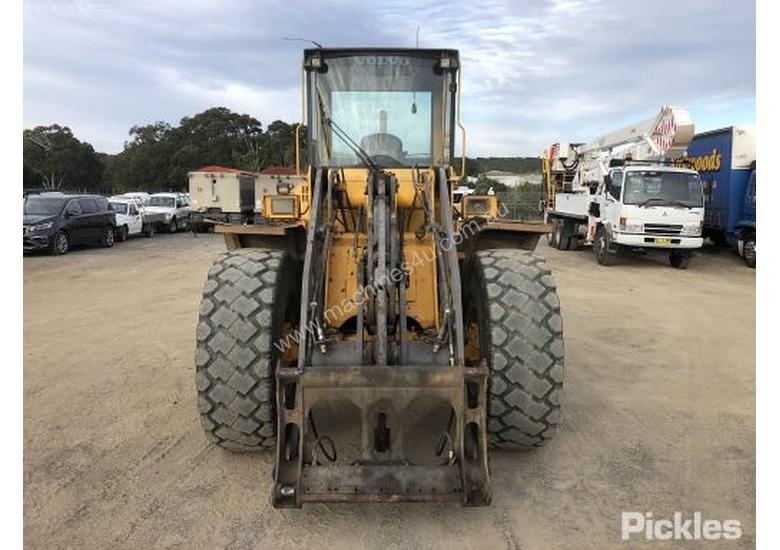 caption 1997 Volvo L70C