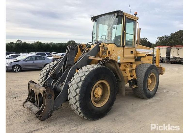 caption 1997 Volvo L70C