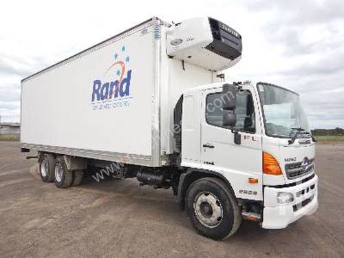 HINO FL8J Reefer Truck