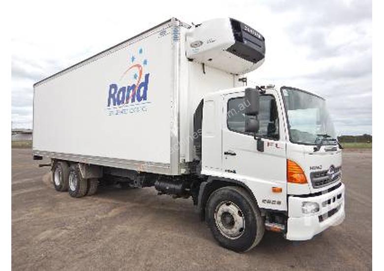 caption HINO FL8J Reefer Truck