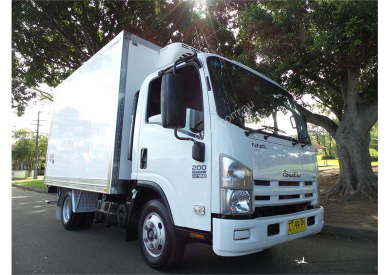 caption 2010 Isuzu N Series