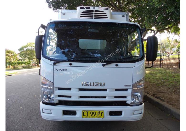 caption 2010 Isuzu N Series