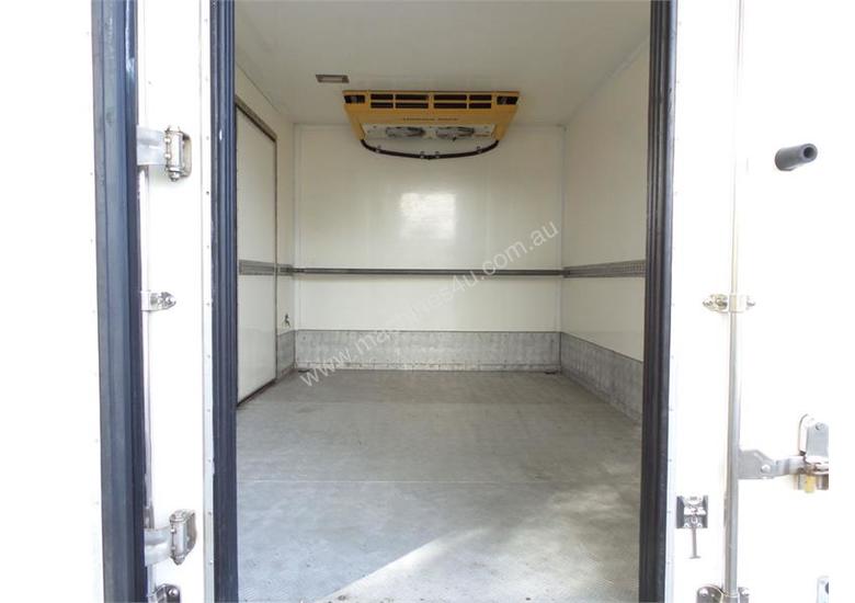 caption 2010 Isuzu N Series
