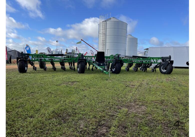caption 12M Patriot T-100 Series Parallelogram Planter - 300mm spacing | Australian Made!