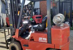 ACTIVE FORKLIFTS - NISSAN FORKLIFT 2.5 TON 6000MM LIFT NON MARKING SOLID TYRES SIDE SHIFT