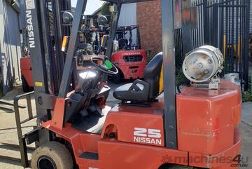 ACTIVE FORKLIFTS - NISSAN FORKLIFT 2.5 TON 6000MM LIFT NON MARKING SOLID TYRES SIDE SHIFT