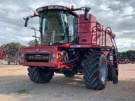 Case IH 7230 Axial Flow Combine & 3152 Draper Front - picture0' - Click to enlarge