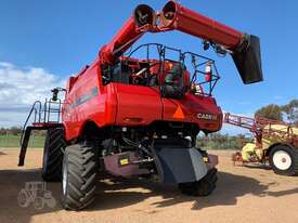 Case IH 7230 Axial Flow Combine & 3152 Draper Front - picture2' - Click to enlarge