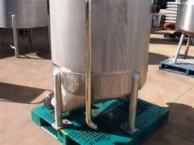 Stainless Steel Storage Tank (Vertical), Capacity: 900Lt - picture0' - Click to enlarge