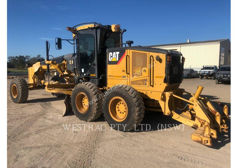 caption CATERPILLAR 12M Motor Graders