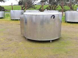 2,280lt STAINLESS STEEL TANK, MILK VAT - picture0' - Click to enlarge
