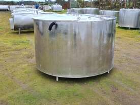 2,280lt STAINLESS STEEL TANK, MILK VAT - picture1' - Click to enlarge