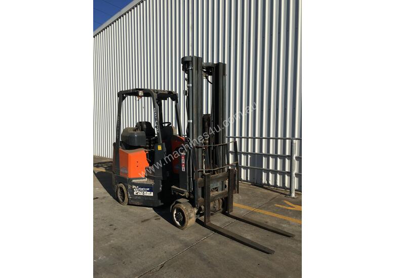 caption 2.0T Battery Electric Narrow Aisle Forklift