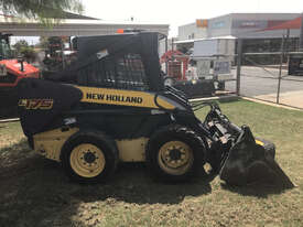 New Holland L175 Skid Steer Loader - picture1' - Click to enlarge