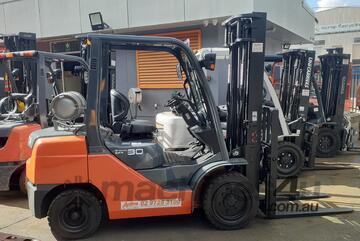 ACTIVE FORKLIFTS - 2013 Toyota 3 Ton Forklift w/h Inbuilt digital scale hydraulic fork positioner