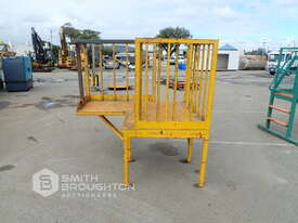 L SHAPED ACCESS PLATFORM - picture1' - Click to enlarge