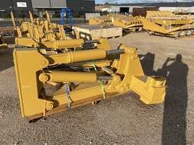 Caterpillar D6H/R/T 4 Barrell Multi Shank Rippers  - picture0' - Click to enlarge