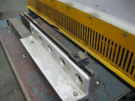 Cougar 2500mm x 6mm Hydraulic Guillotine with Power backgauge - picture1' - Click to enlarge