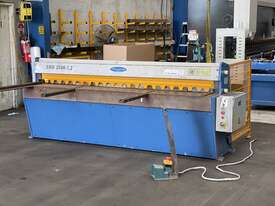Just Traded - Late Model Steelmaster 2500mm x 3.2mm Motorized Guillotine Volt - picture0' - Click to enlarge