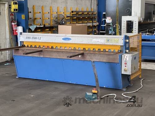 Just Traded - Late Model Steelmaster 2500mm x 3.2mm Motorized Guillotine Volt