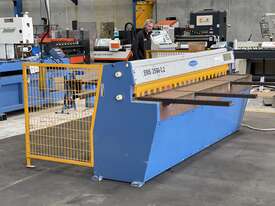 Just Traded - Late Model Steelmaster 2500mm x 3.2mm Motorized Guillotine Volt - picture2' - Click to enlarge