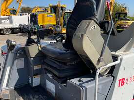 3.5t Excavator - Takeuchi TB235 - picture2' - Click to enlarge