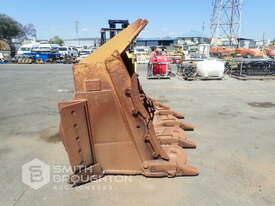 3700MM CATERPILLAR 988G LOADER BUCKET - picture0' - Click to enlarge