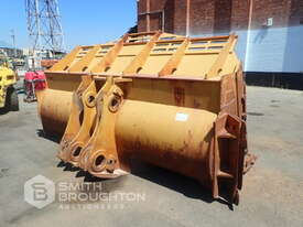 3700MM CATERPILLAR 988G LOADER BUCKET - picture1' - Click to enlarge