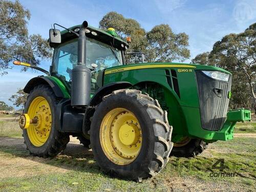 John Deere 8260R