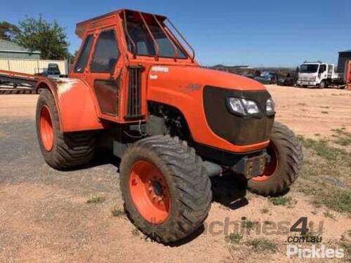 2014 Kubota M108S