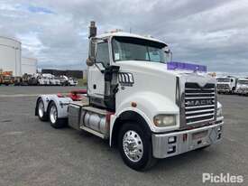 2011 Mack Trident - picture0' - Click to enlarge