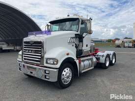 2011 Mack Trident - picture0' - Click to enlarge