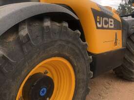 JCB 531/70 Telescopic handler with forks and 1 mt bucket - picture2' - Click to enlarge