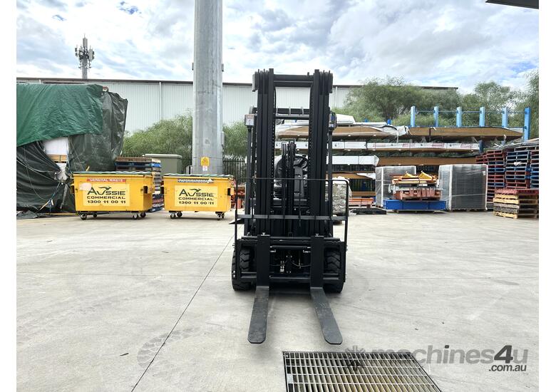 caption EP CPD20TVL – 2.0T 3-Wheel Electric Power Forklift | Dual Drive Motors | 80V Li-ion Battery