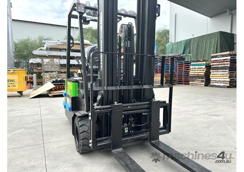 caption EP CPD20TVL – 2.0T 3-Wheel Electric Power Forklift | Dual Drive Motors | 80V Li-ion Battery