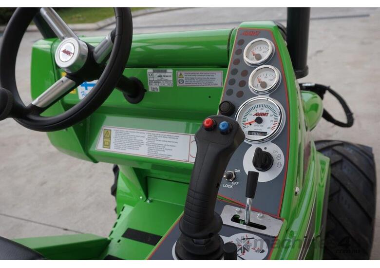 Avant 528 Articulated Mini Loader w Telescopic Boom 