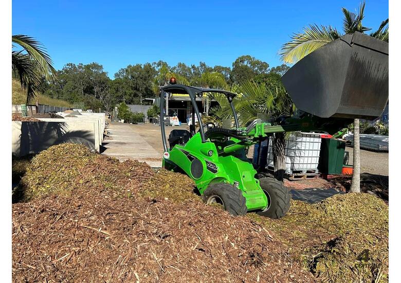 Avant 528 Articulated Mini Loader w Telescopic Boom 