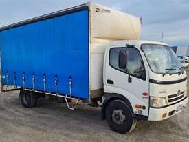 Hino 300 - picture0' - Click to enlarge