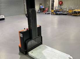 Walk Behind Forklift - picture0' - Click to enlarge