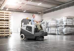 CLEANQUIP-Nilfisk SW5500 Diesel Ride On Sweeper