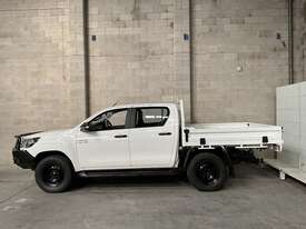 2017 Toyota Hilux SR Diesel - picture1' - Click to enlarge
