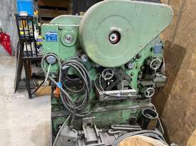 Hole punch machine - picture0' - Click to enlarge